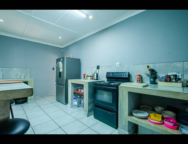 5 BEDROOM HOUSE FOR SALE IN RENSBURG